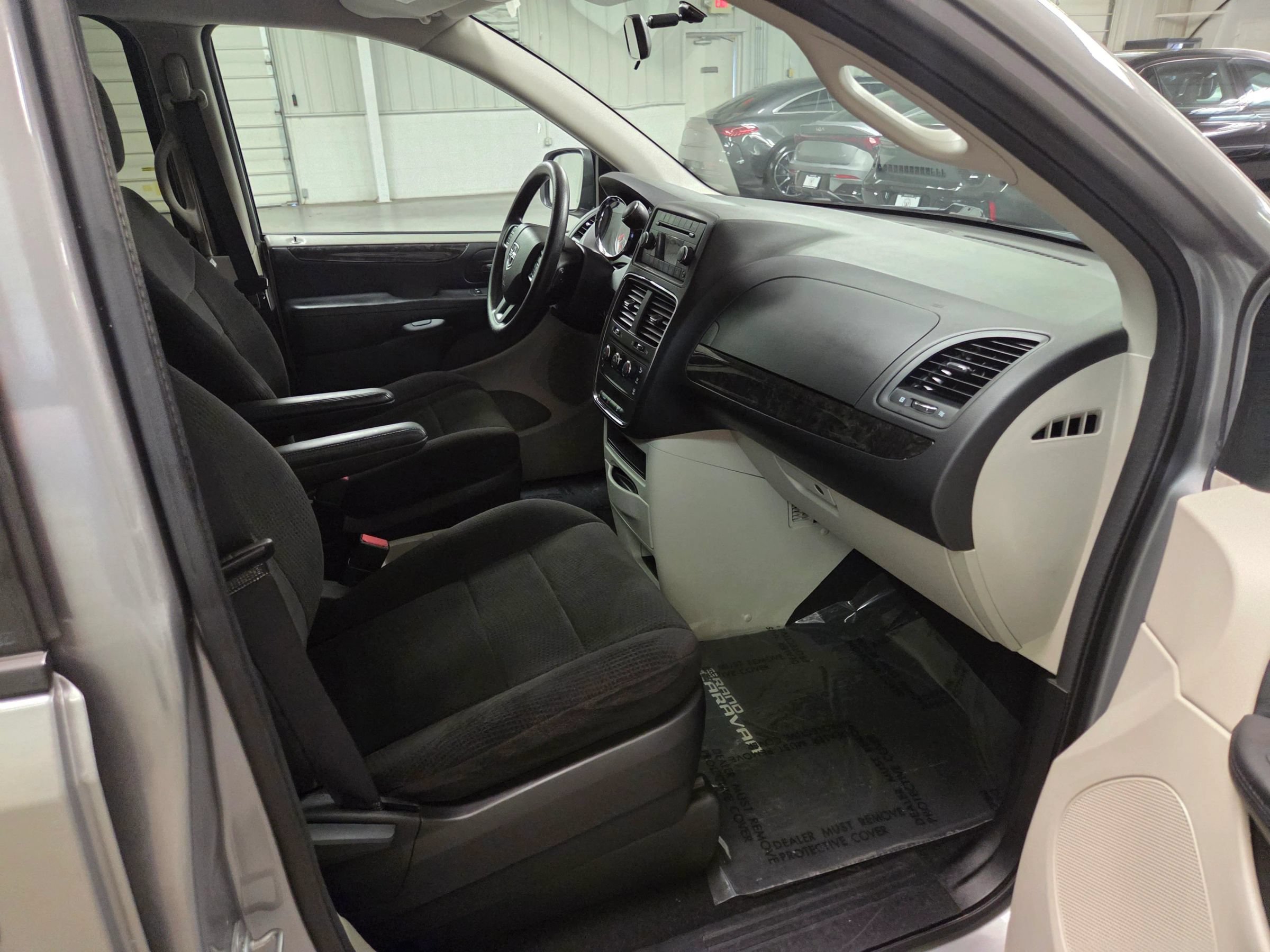 Used 2013 Dodge Grand Caravan SE FWD image 27