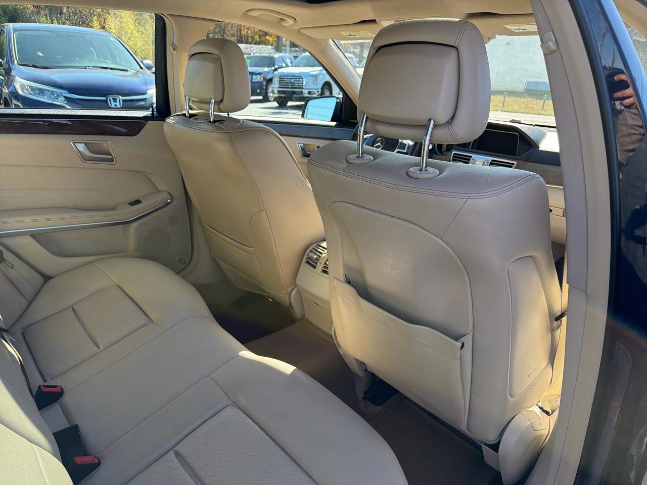 Used 2014 Mercedes-Benz E 350 4MATIC Sedan image 16