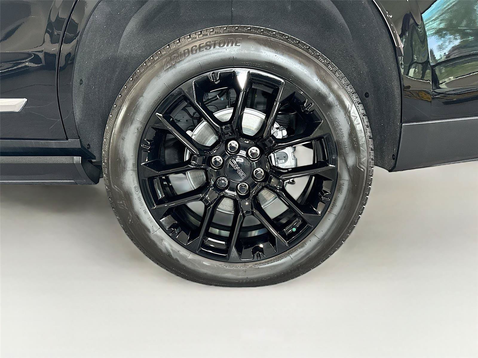Used 2026 GMC Yukon Denali w/ Sun & Power Step Package AWD/4WD image 33