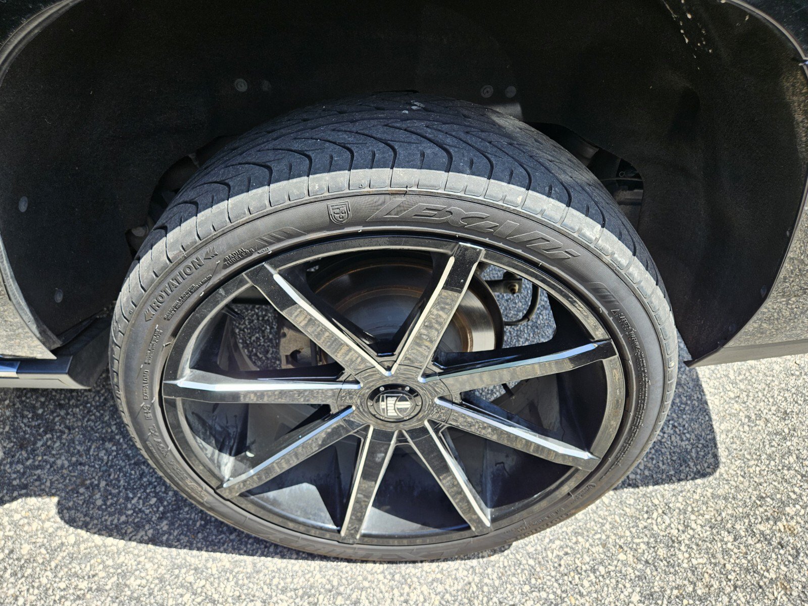 Used 2019 Cadillac Escalade Premium Luxury w/ Escalade Sport Edition RWD image 8