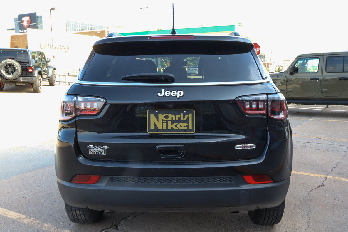 Used 2025 Jeep Compass Latitude AWD/4WD image 13