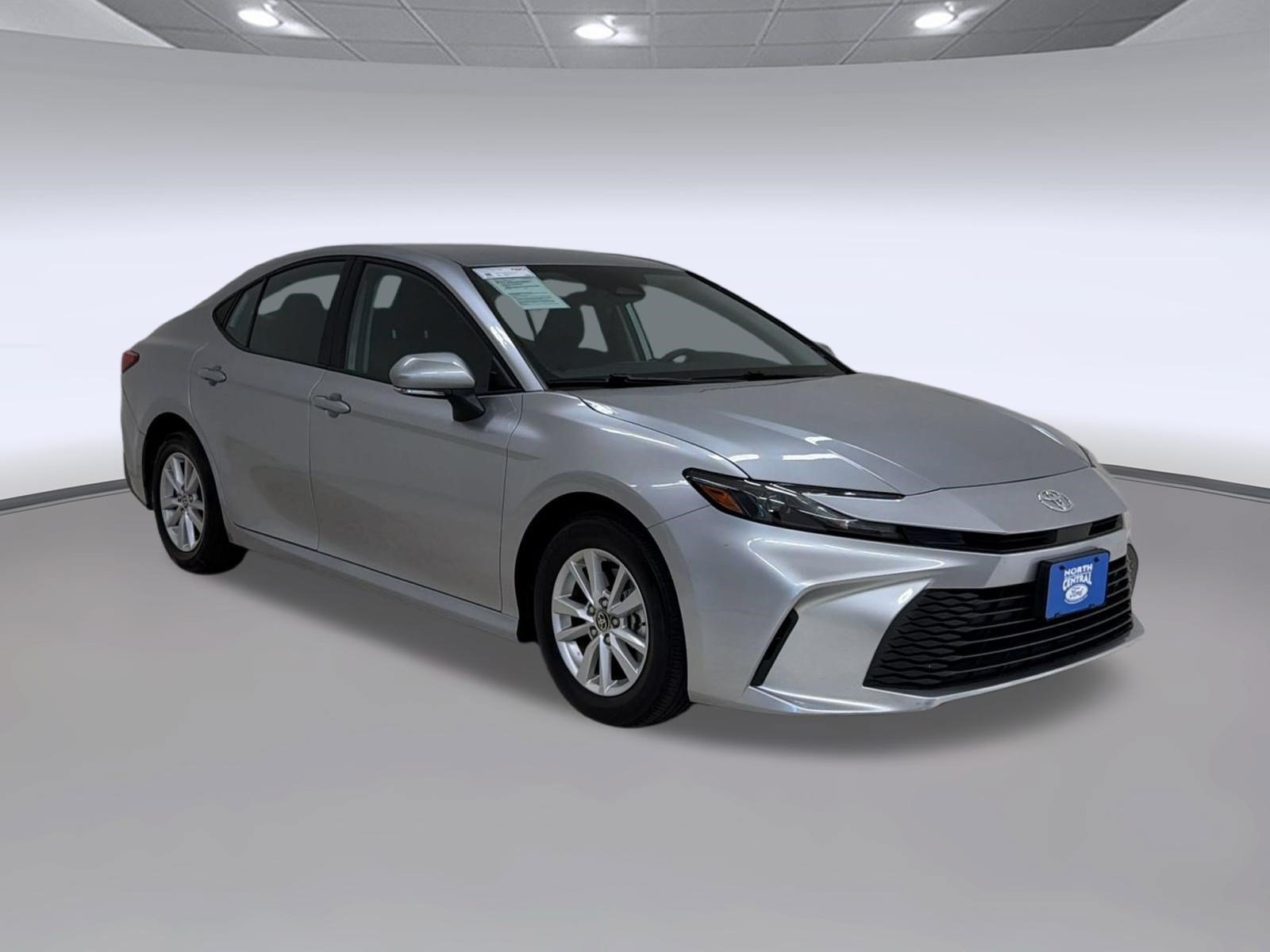 Used 2025 Toyota Camry LE FWD image 7