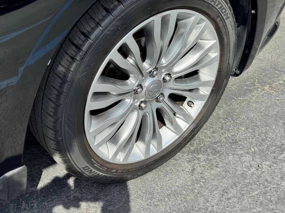 Used 2013 Chrysler 200 Limited FWD image 27