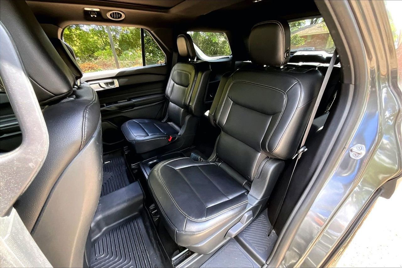 Used 2020 Ford Explorer XLT w/ Equipment Group 202A AWD/4WD image 19