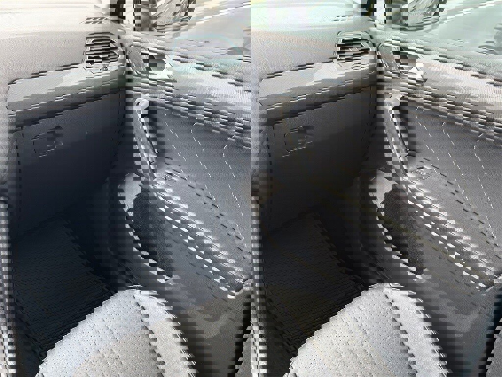 Used 2023 Volkswagen Tiguan SE image 27