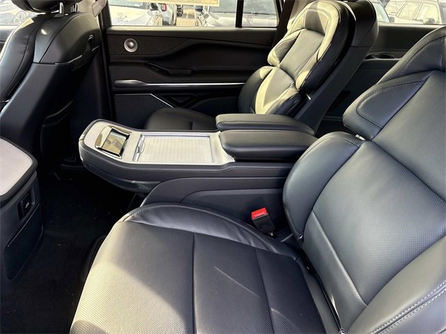 New 2025 Lincoln Navigator Reserve image 18
