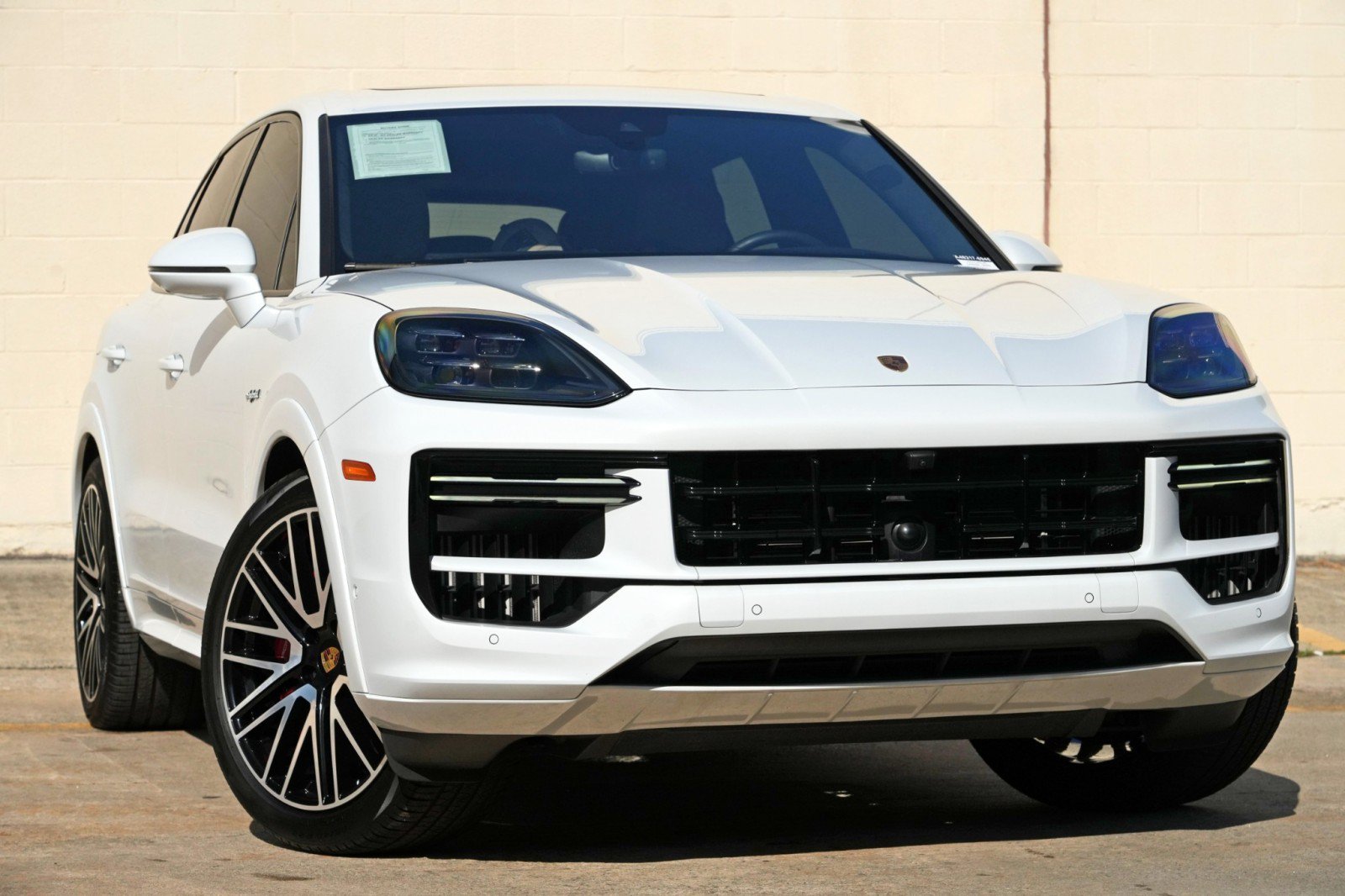 Used 2024 Porsche Cayenne Turbo AWD/4WD image 4