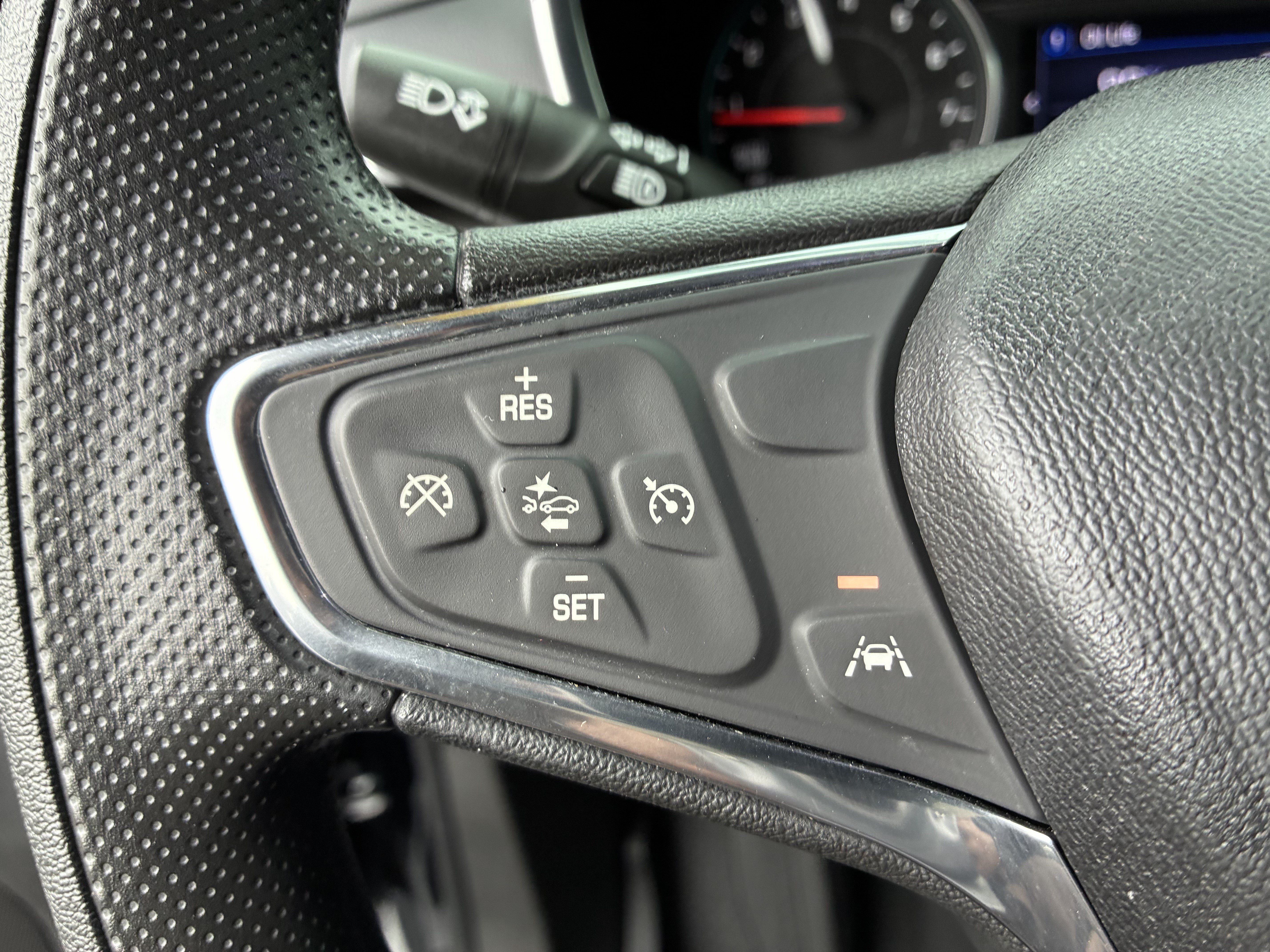 Used 2022 Chevrolet Equinox LT w/ LPO, Floor Liner Package FWD image 30