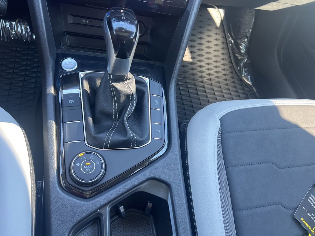 New 2025 Volkswagen Taos SE image 21