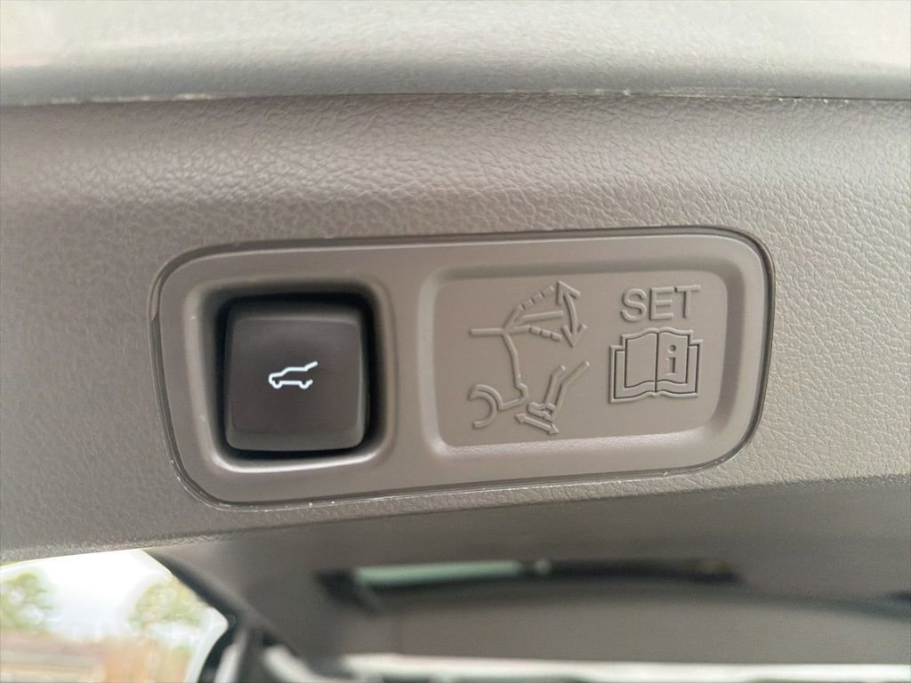 Used 2020 Ford Expedition Limited image 37