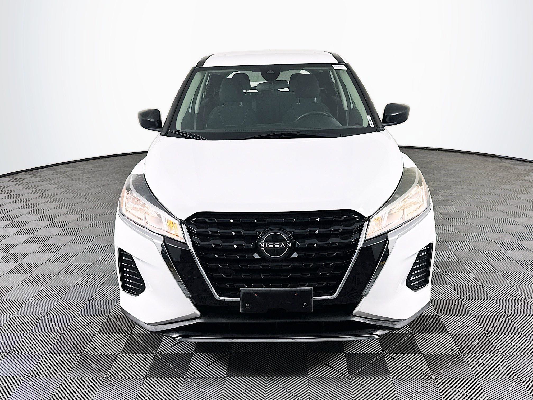 Used 2022 Nissan Kicks S image 2