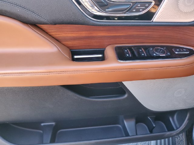 Used 2020 Lincoln Navigator Reserve w/ Equipment Group 208A Reserve AWD/4WD image 21