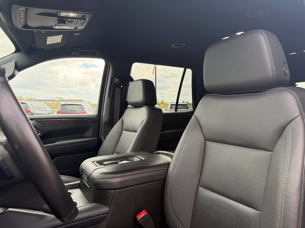 Used 2022 Chevrolet Tahoe Z71 w/ Luxury Package AWD/4WD image 22