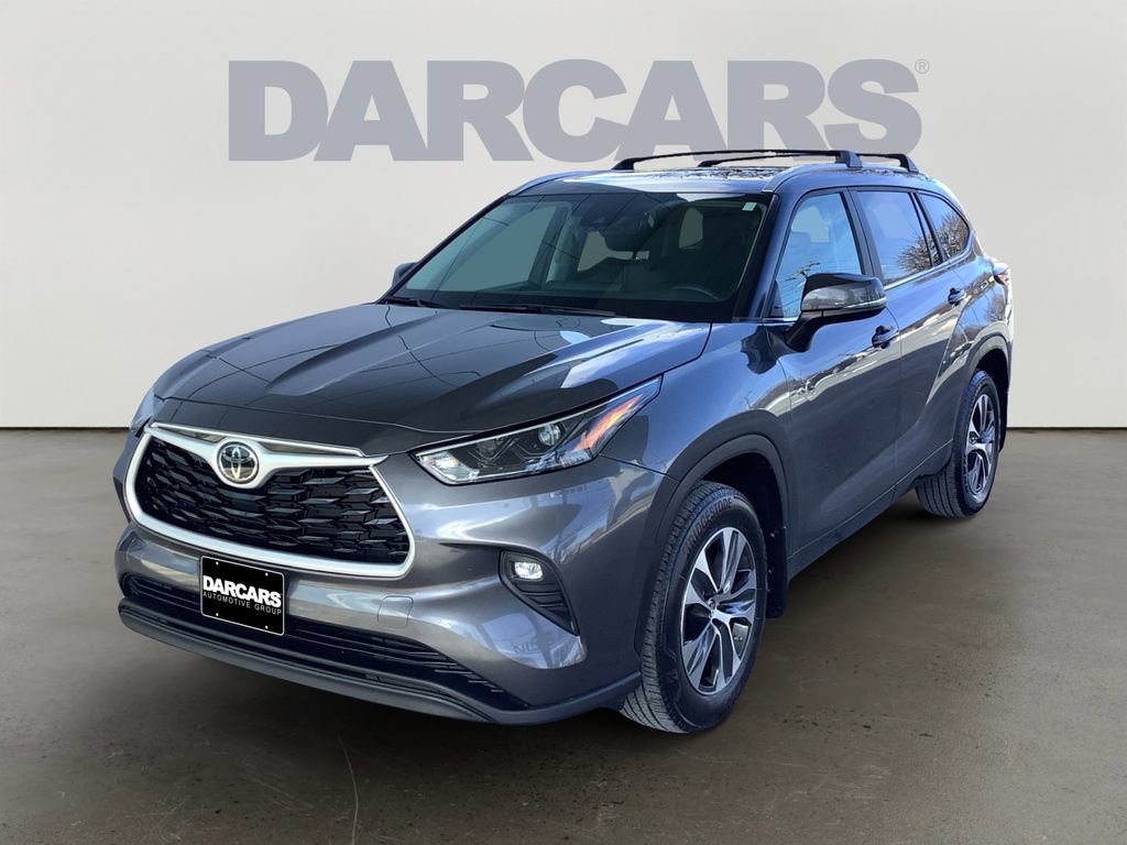 Used 2024 Toyota Highlander XLE image 3