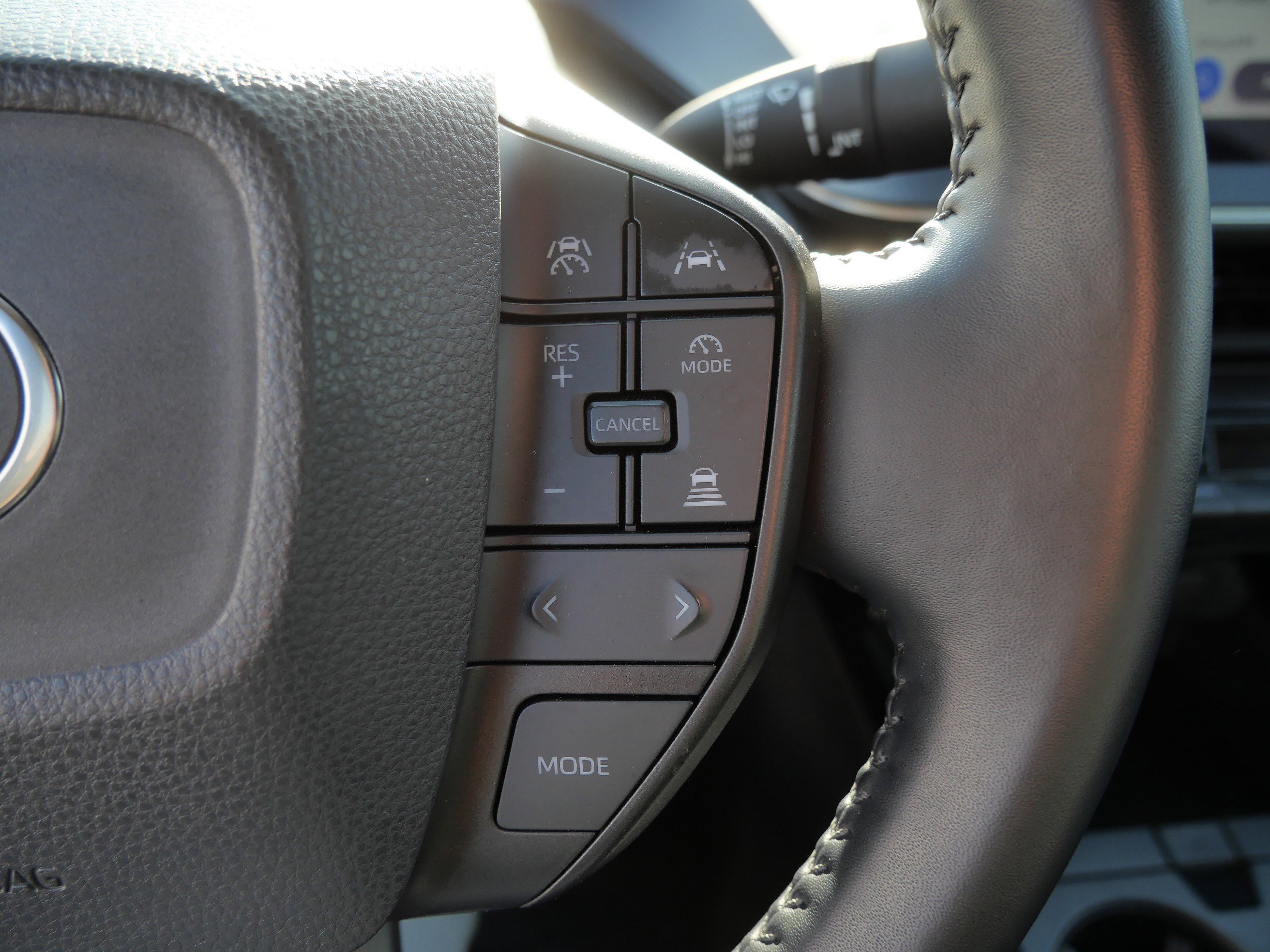 Used 2024 Toyota Prius LE FWD image 28