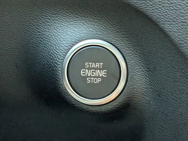 Certified 2023 Volvo XC40 B5 Ultimate w/ Protection Package Premier image 37