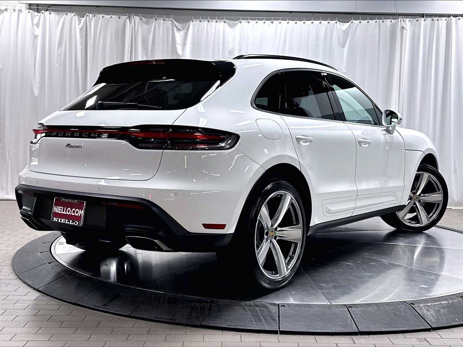 Used 2026 Porsche Macan AWD/4WD image 10