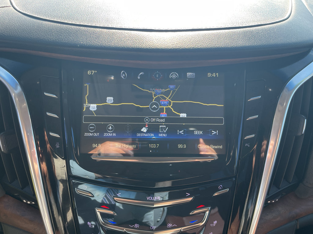 Used 2019 Cadillac Escalade Premium Luxury AWD/4WD image 25