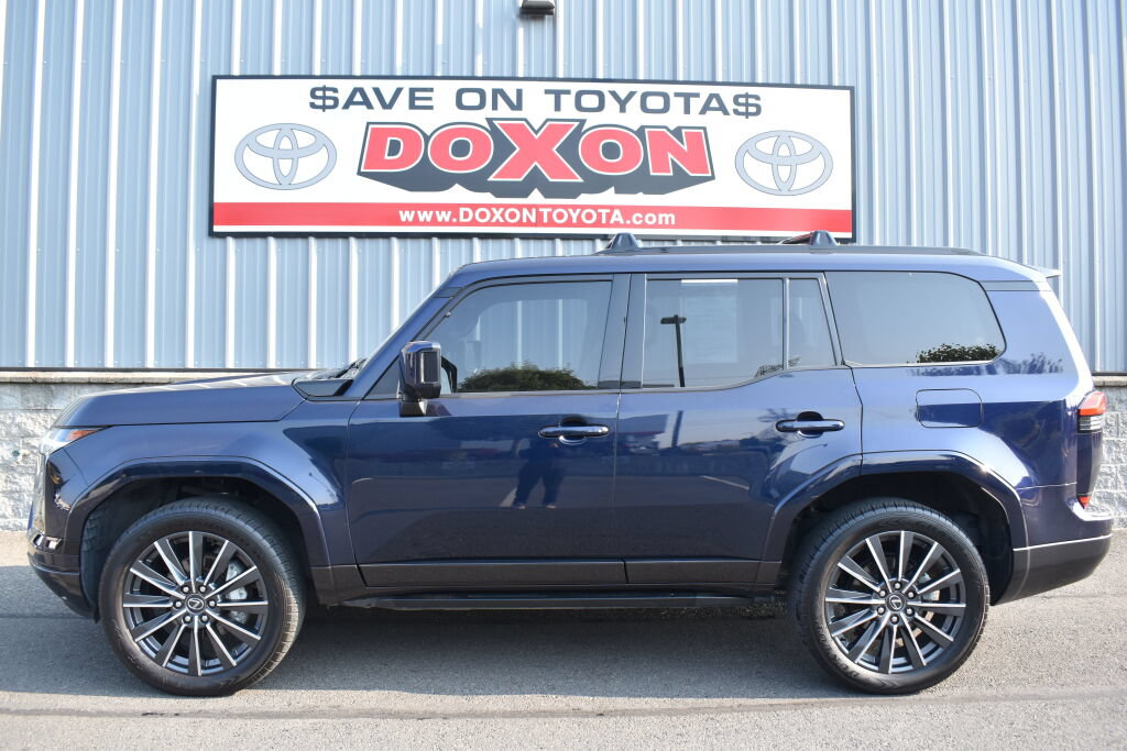 Used 2024 Lexus GX 550 w/ Cold Area Package AWD/4WD image 2