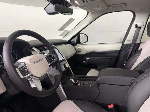 New 2025 Land Rover Discovery Metropolitan Edition AWD/4WD image 6