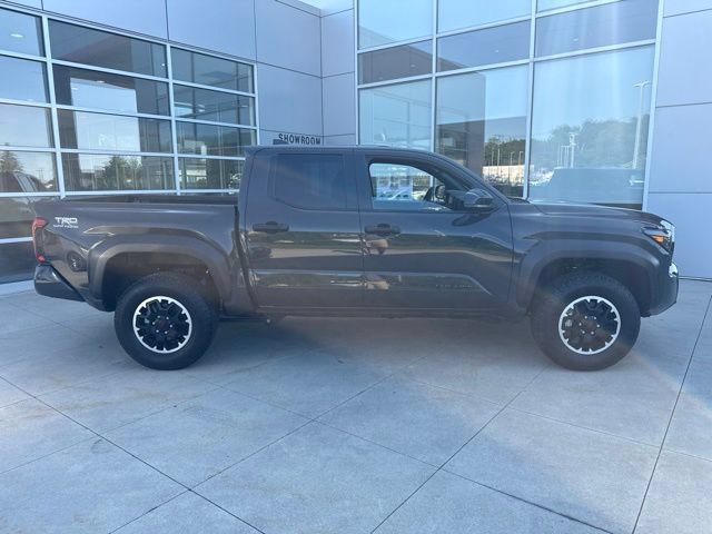 Used 2025 Toyota Tacoma TRD Off-Road AWD/4WD image 8