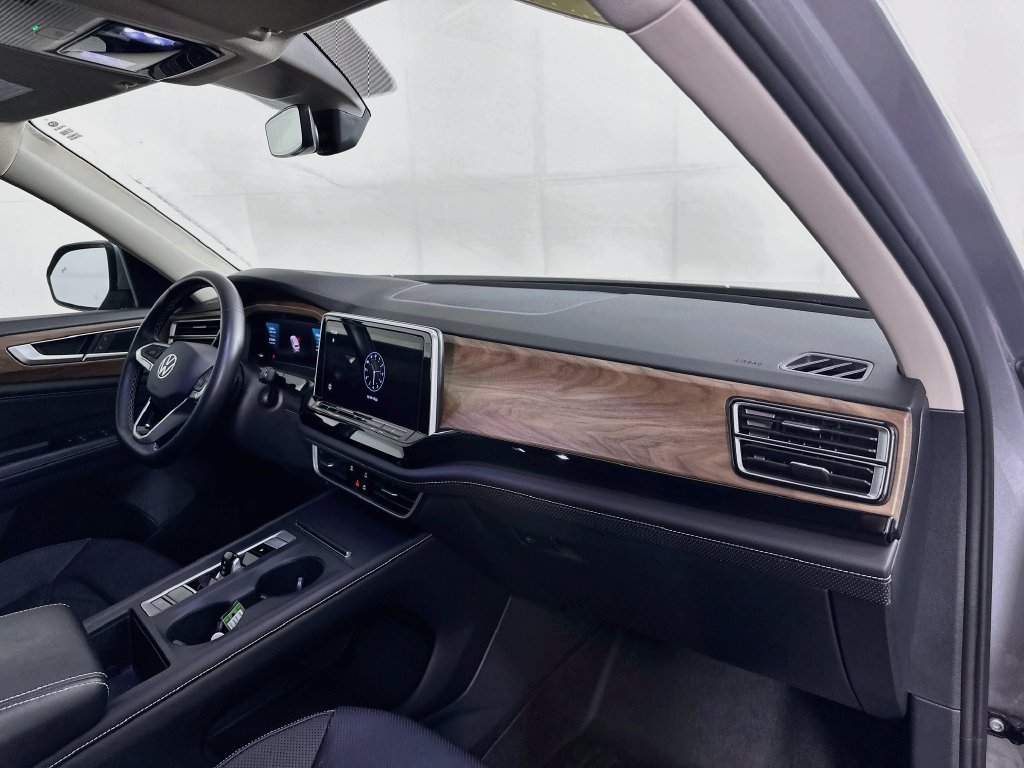 Used 2024 Volkswagen Atlas SE AWD/4WD image 36