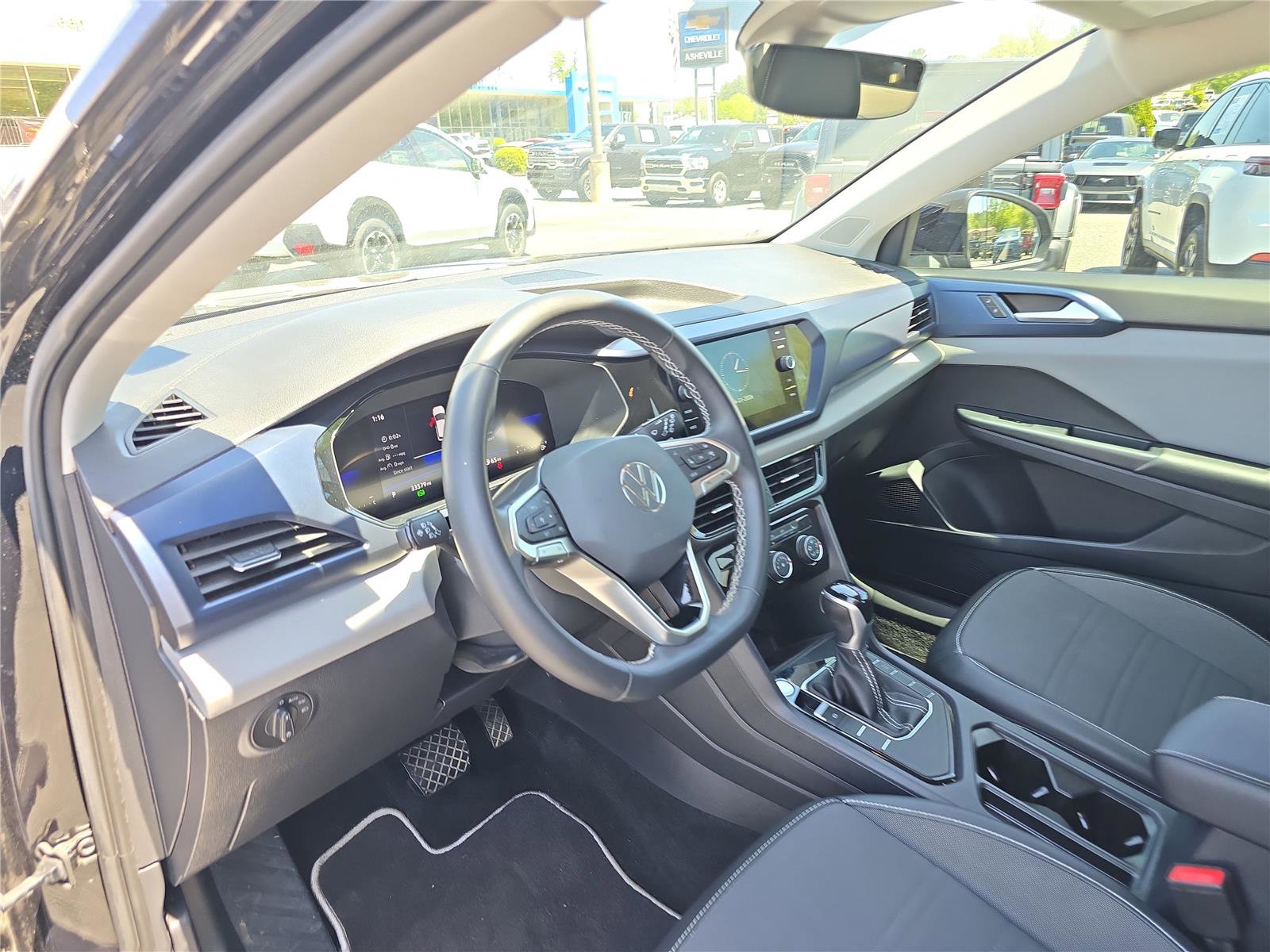 Used 2023 Volkswagen Taos SE FWD image 22