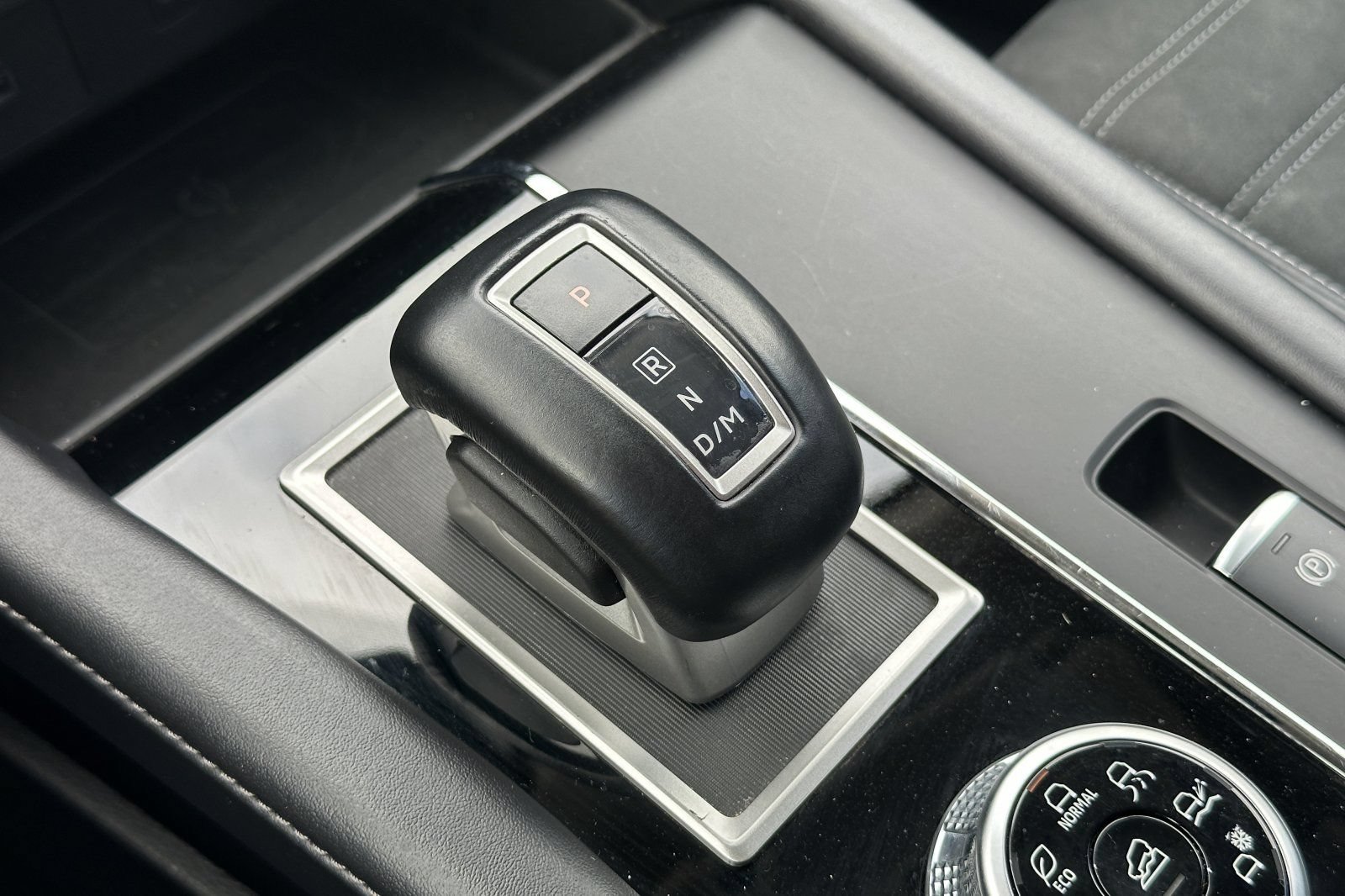 Used 2024 Mitsubishi Outlander AWD image 26