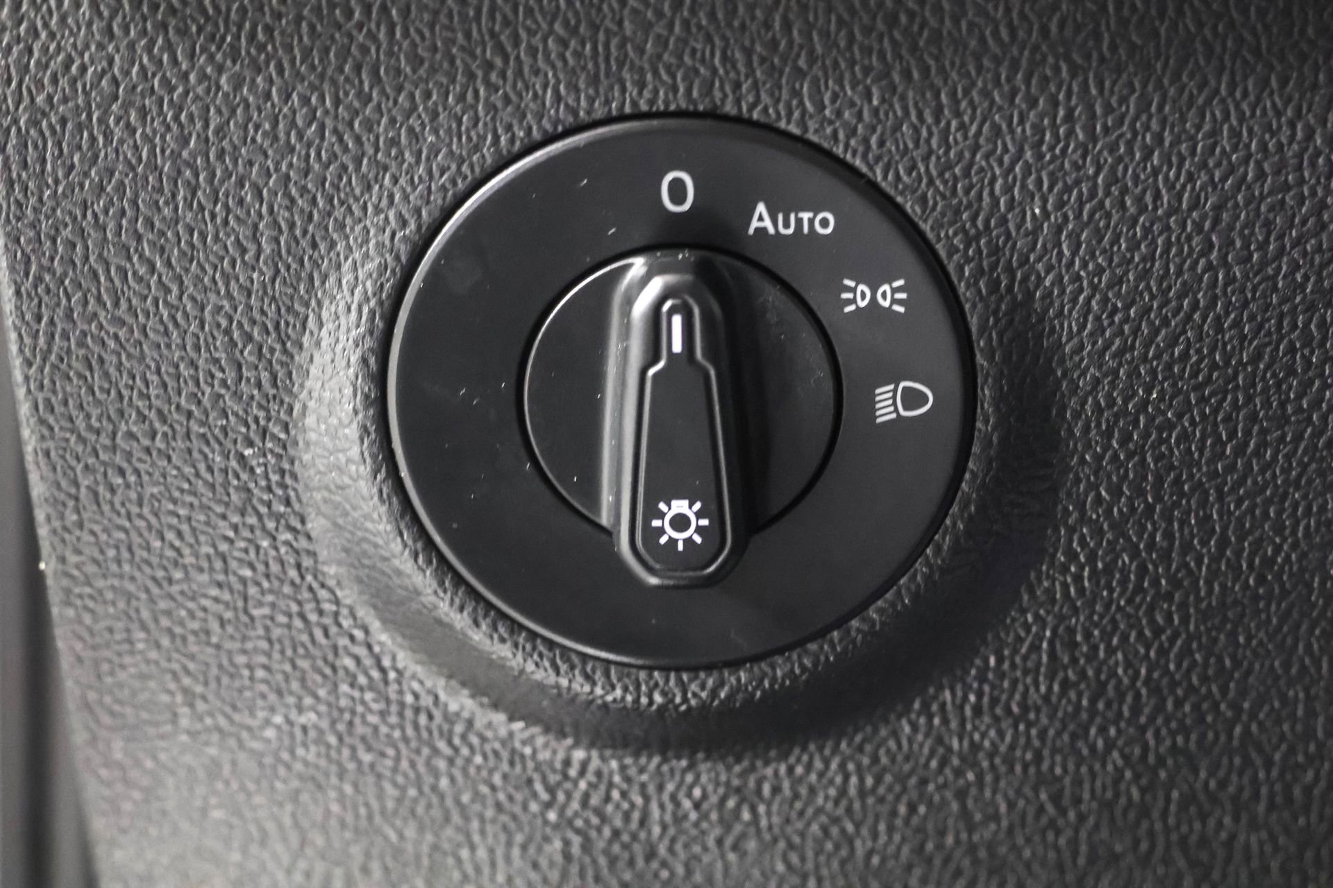 Used 2022 Volkswagen Taos SE w/ Panoramic Sunroof Package image 23