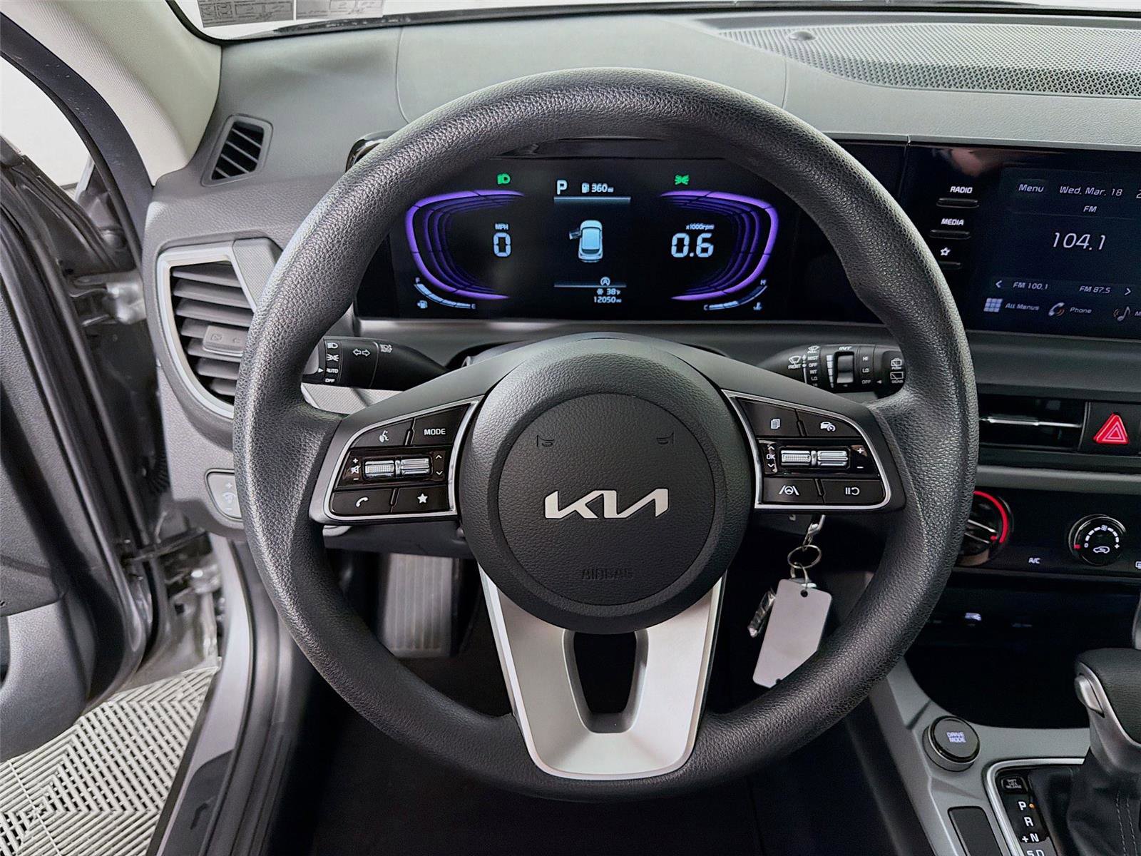 Used 2025 Kia Seltos LX image 12