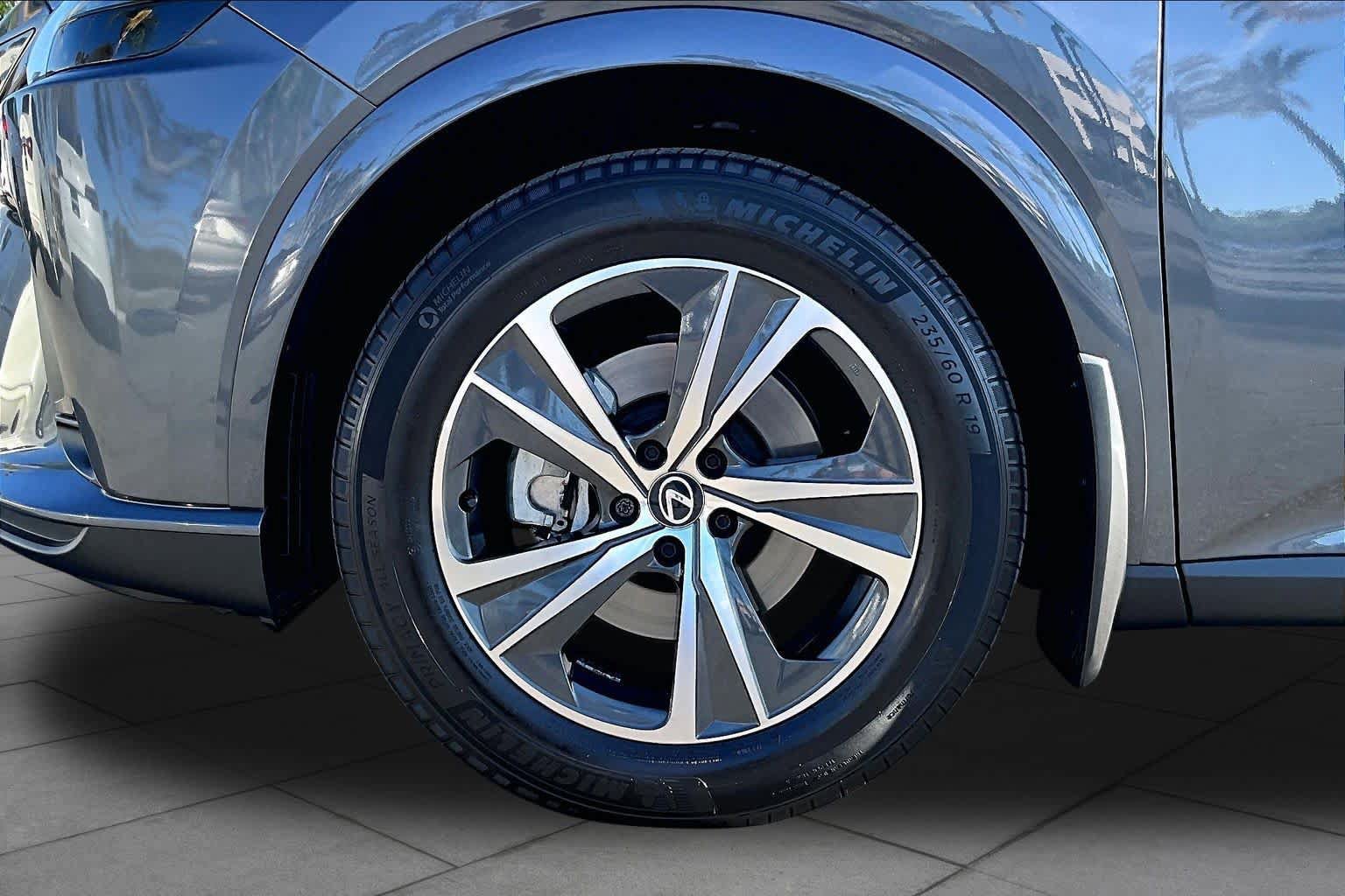 Used 2024 Lexus RX 350 Premium w/ Convenience Package FWD image 10