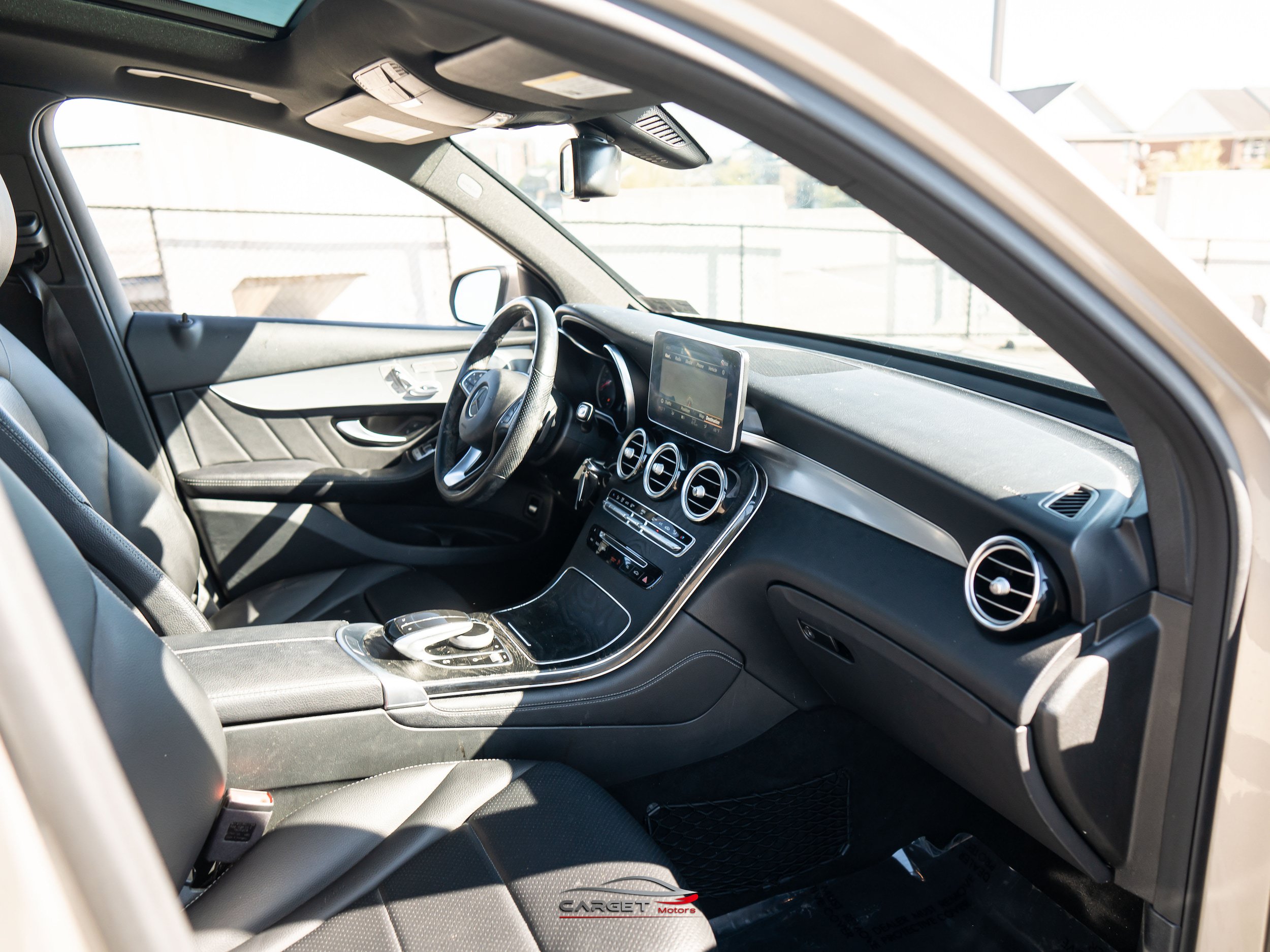 Used 2019 Mercedes-Benz GLC 300 4MATIC w/ Multimedia Package image 14