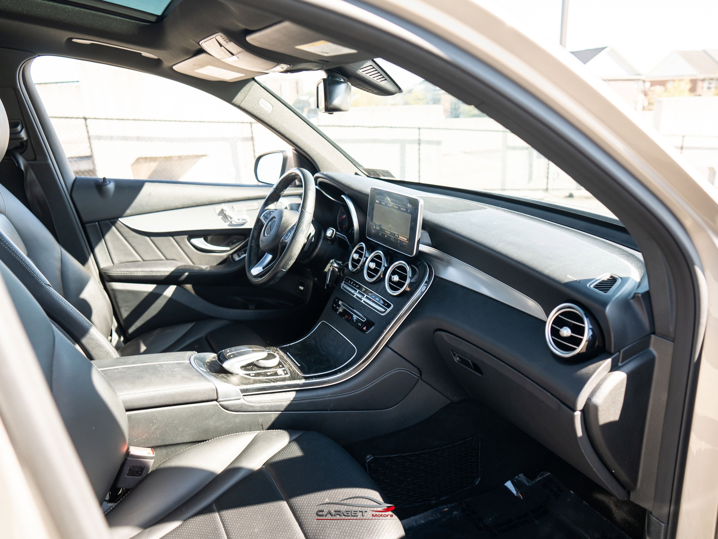Used 2019 Mercedes-Benz GLC 300 4MATIC w/ Multimedia Package image 14