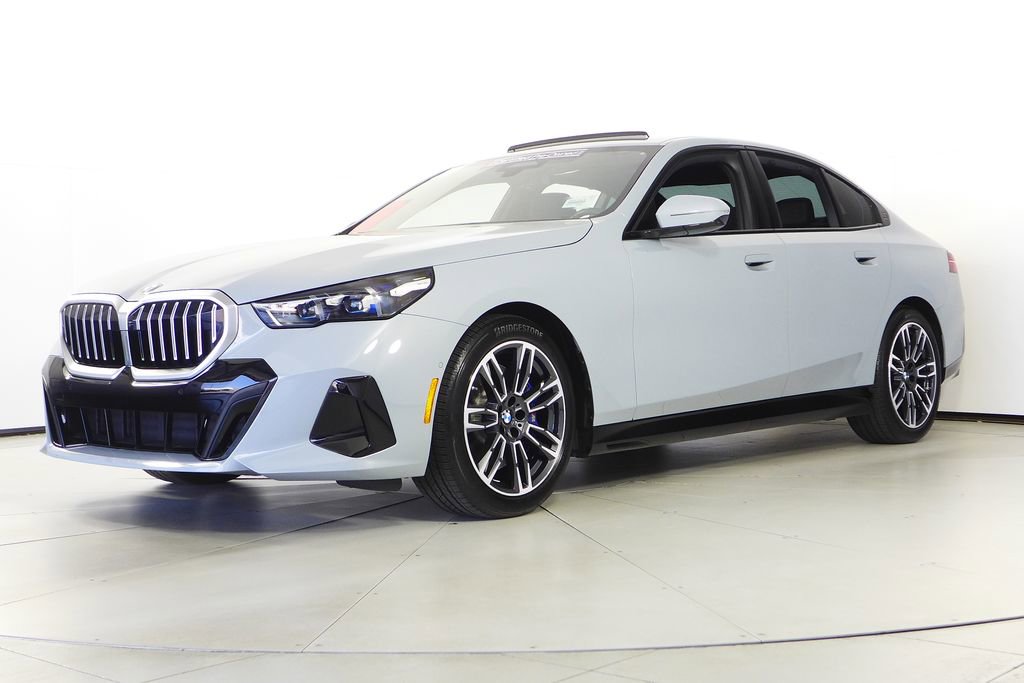 Used 2024 BMW 540i xDrive w/ Premium Package AWD/4WD image 2
