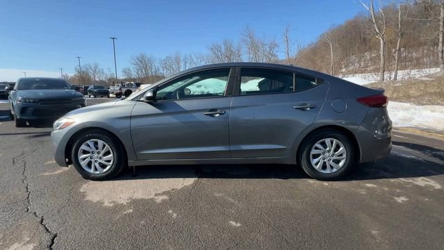Used 2017 Hyundai Elantra SE w/ Cargo Package image 5