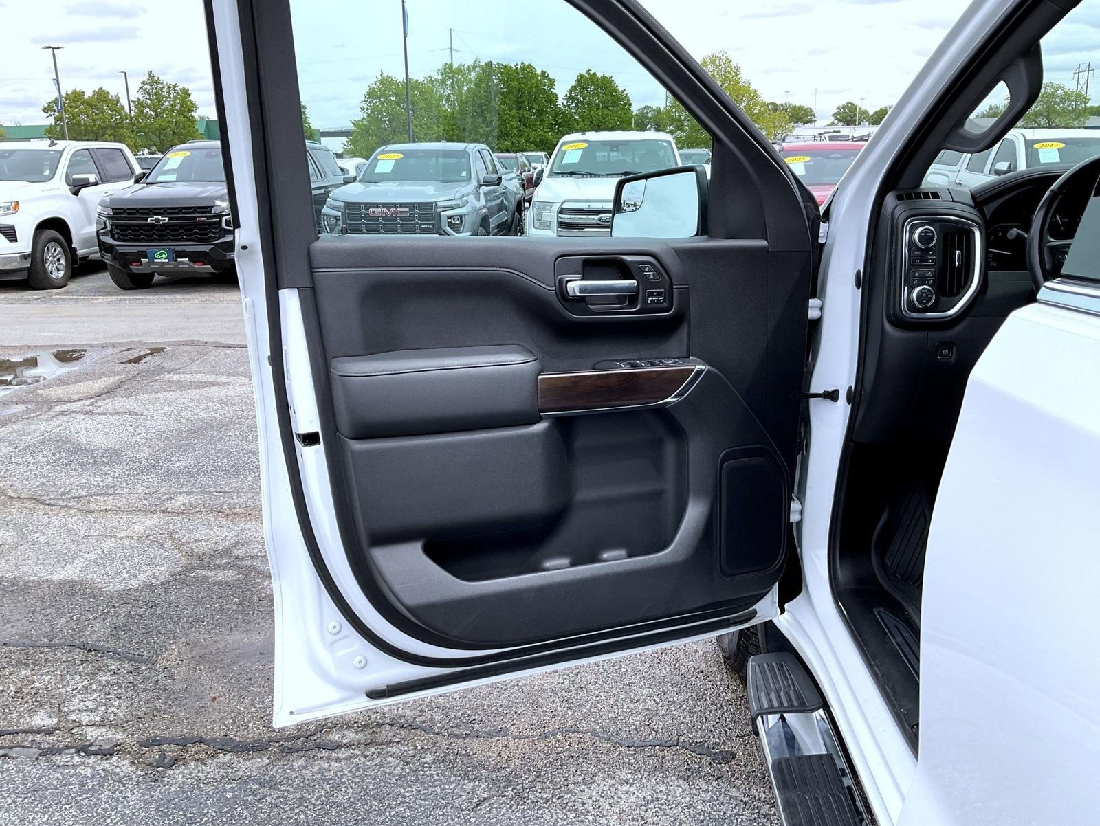 Certified 2021 GMC Sierra 1500 SLT w/ SLT Premium Package AWD/4WD image 9
