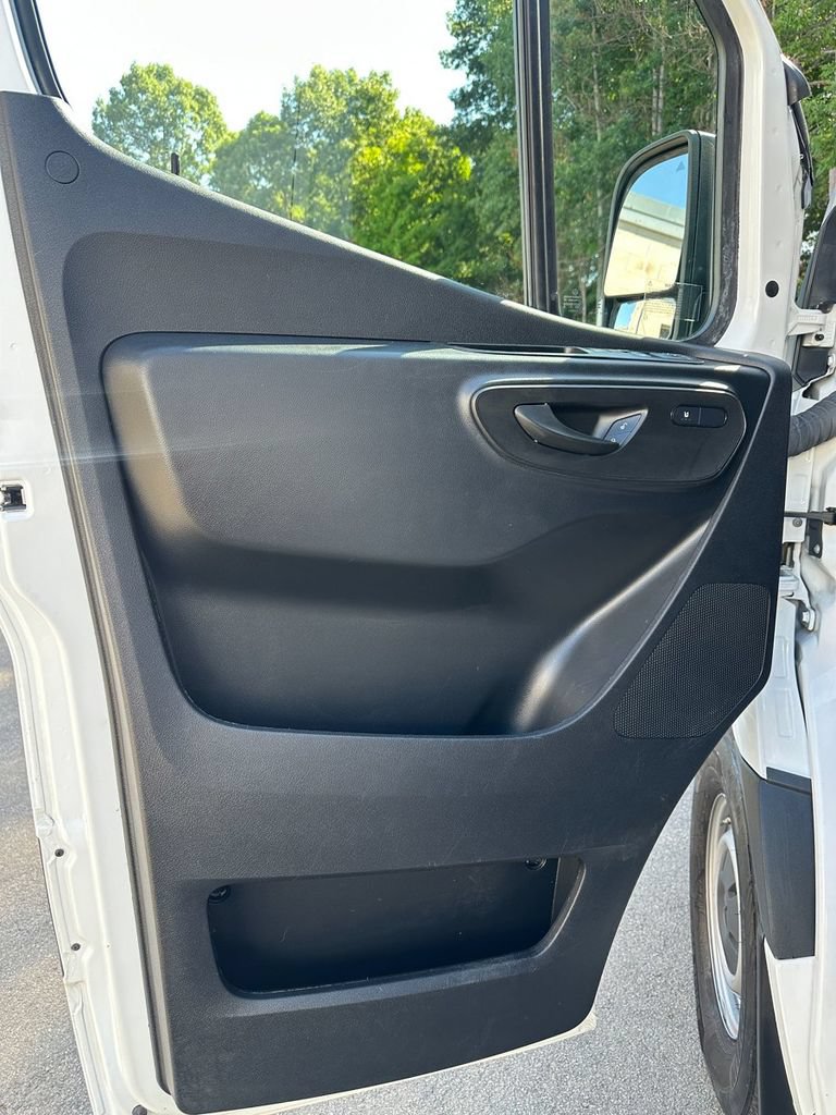Used 2024 Mercedes-Benz Sprinter 2500 w/ Acoustic Package image 8