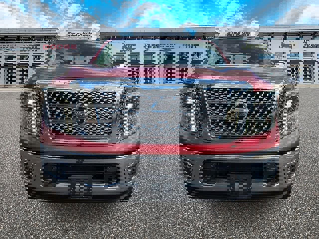 Used 2018 Nissan Titan SL image 3