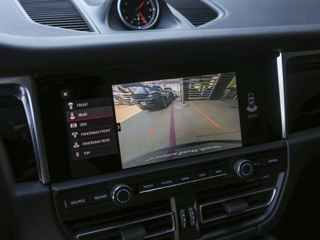 Certified 2021 Porsche Macan image 24