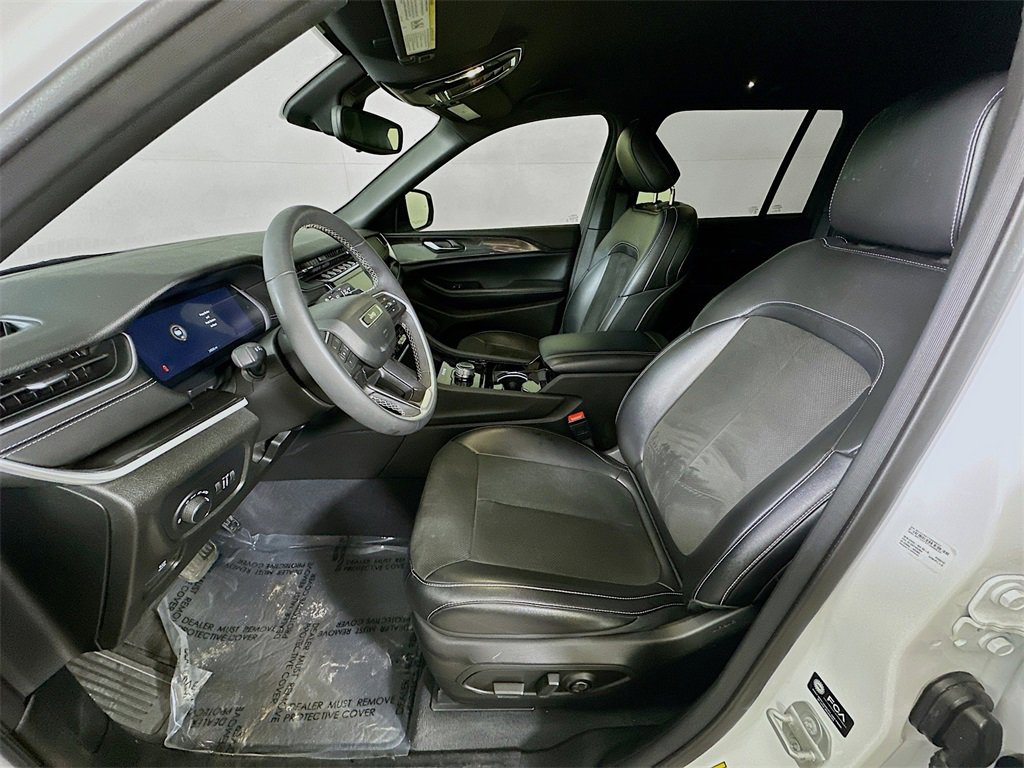 Used 2023 Jeep Grand Cherokee Altitude image 15