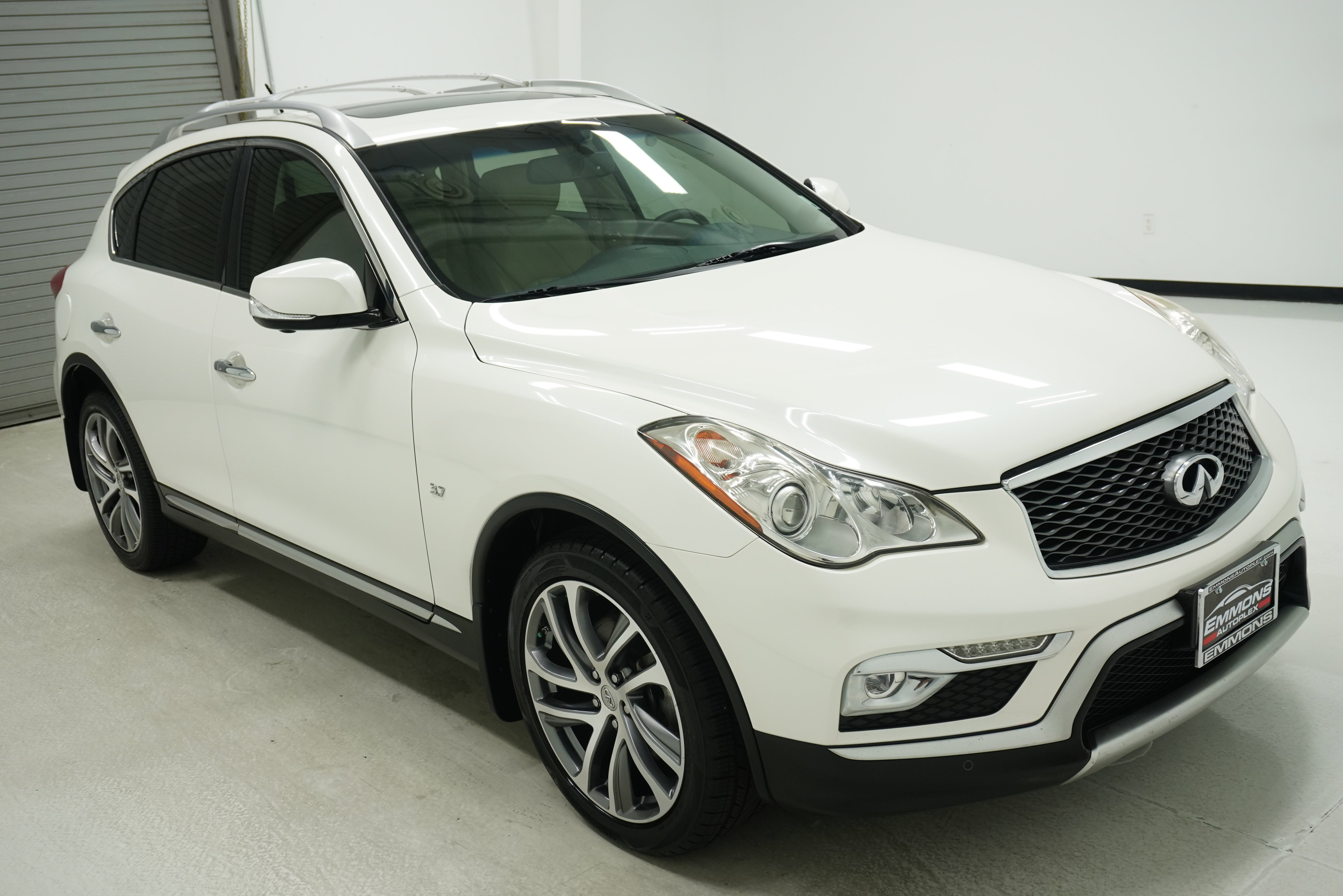 Used 2017 INFINITI QX50 2WD w/ Technology Package image 3