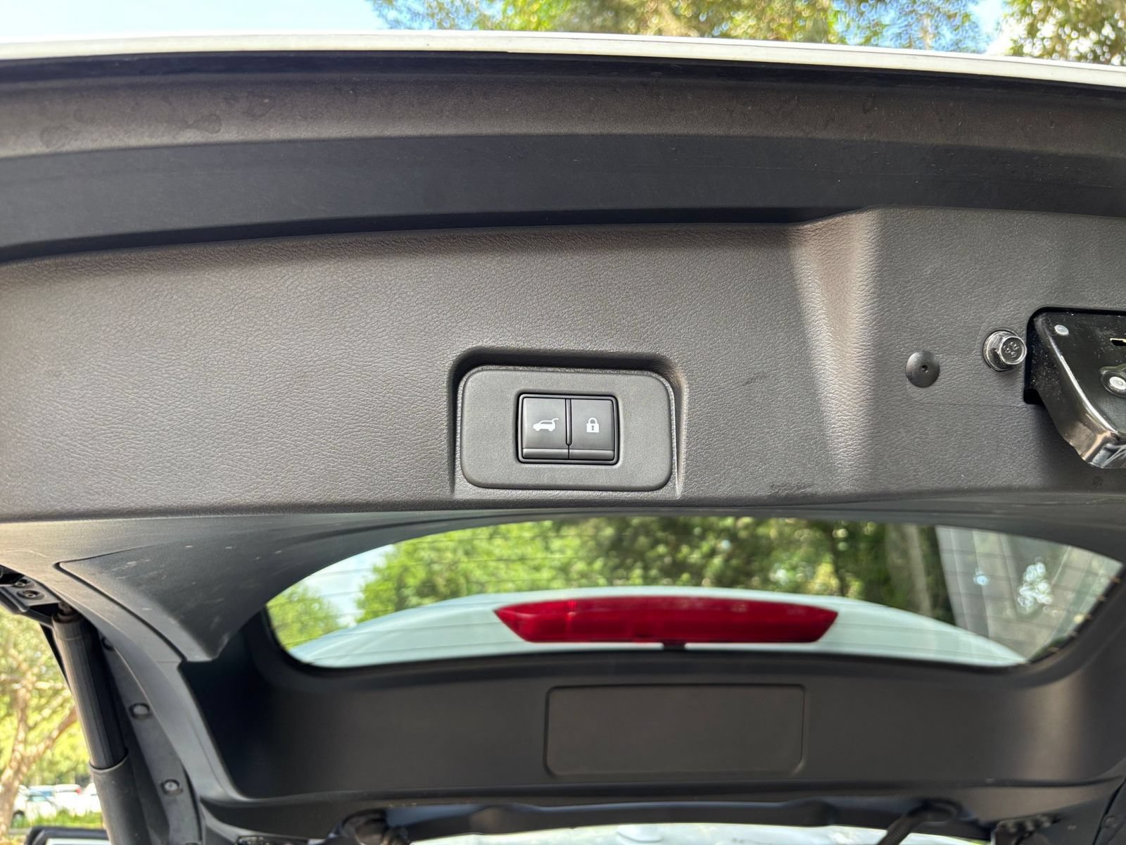 Used 2025 Nissan Rogue SV AWD/4WD image 23