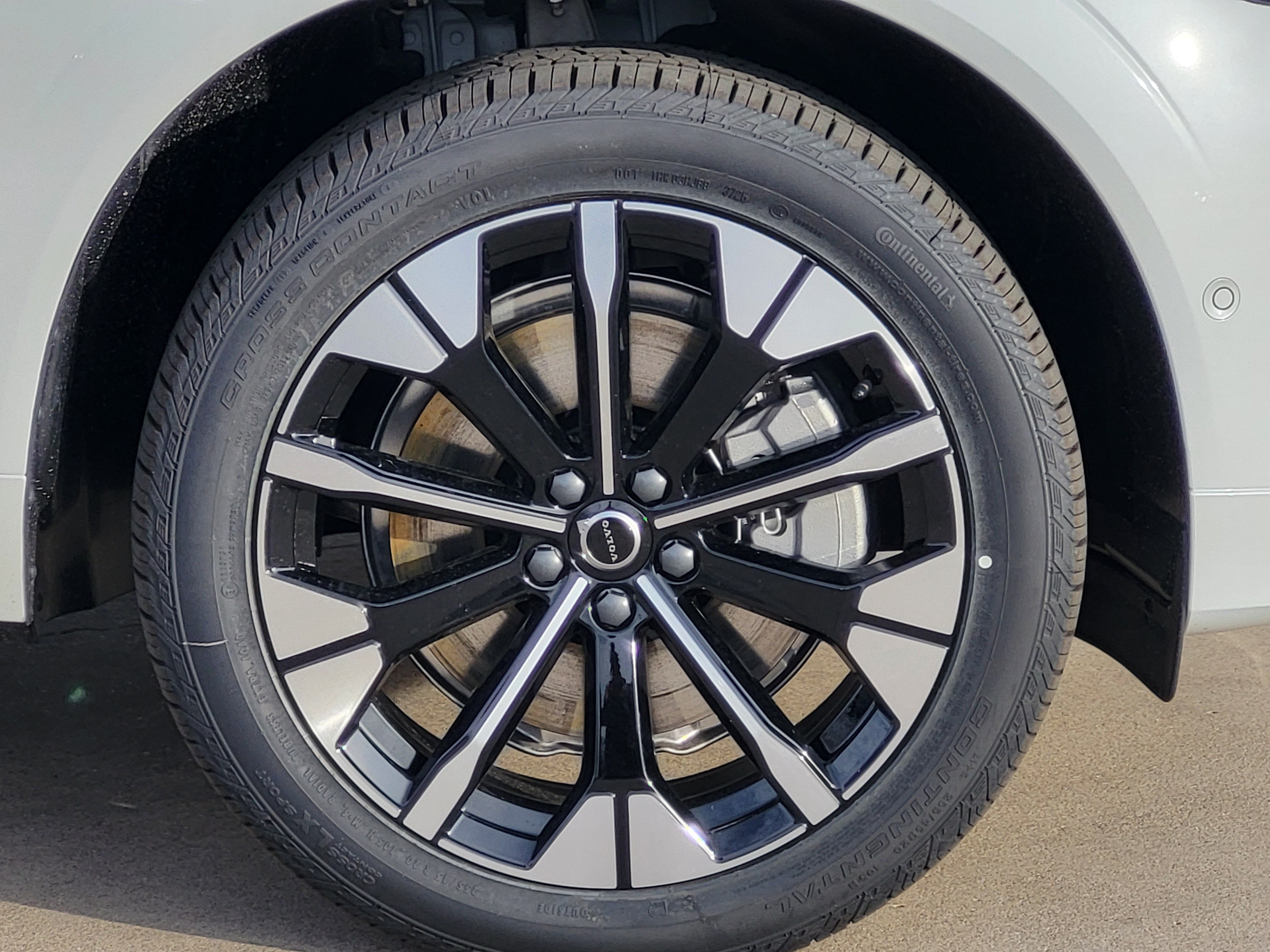New 2026 Volvo XC60 T8 Plus w/ Climate Package AWD/4WD image 7