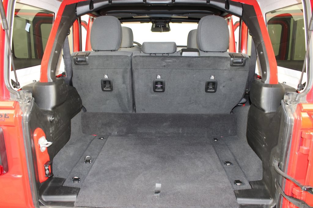 Used 2025 Jeep Wrangler Unlimited Sahara AWD/4WD image 17