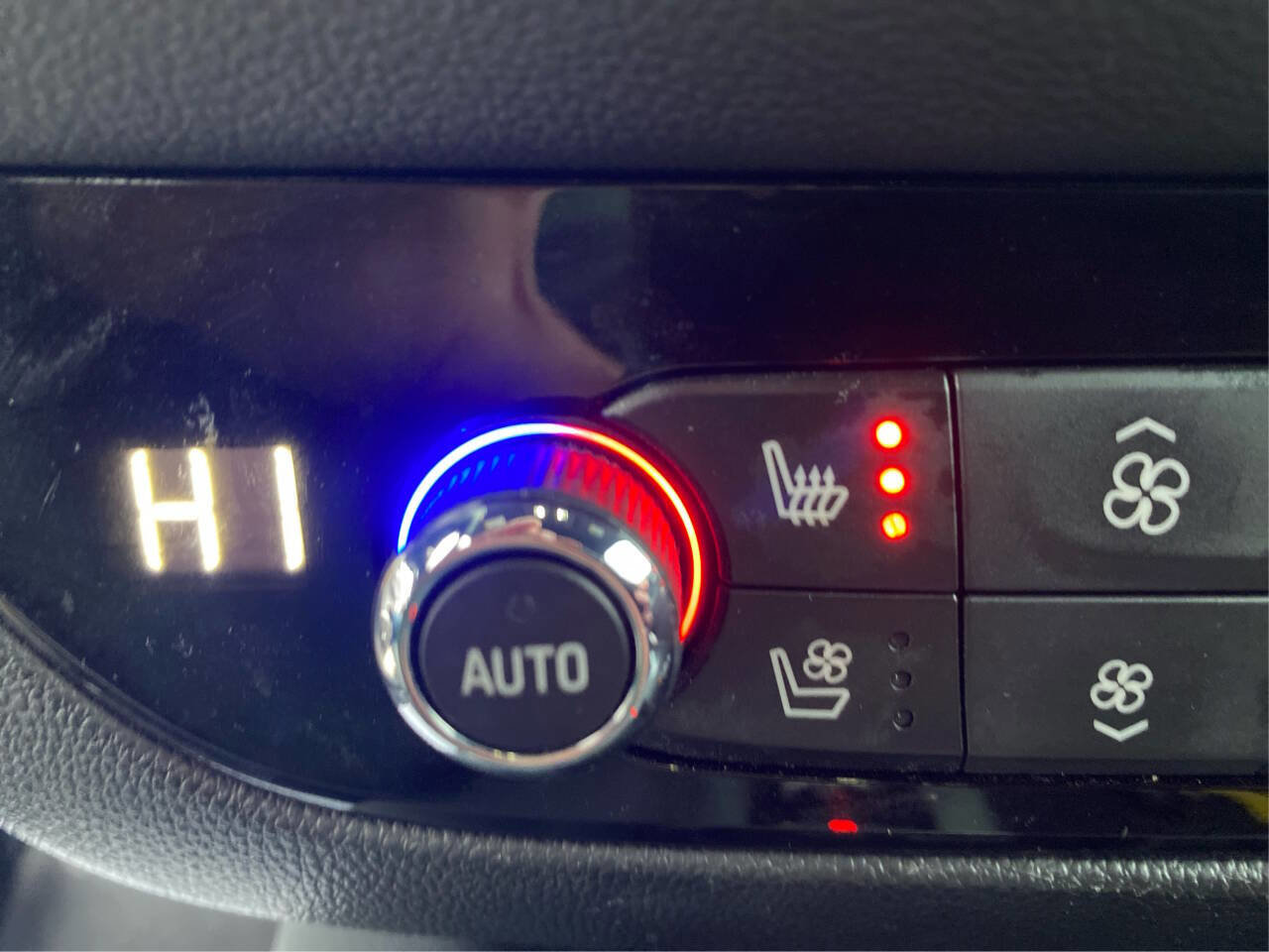 Used 2022 Buick Enclave Premium image 37