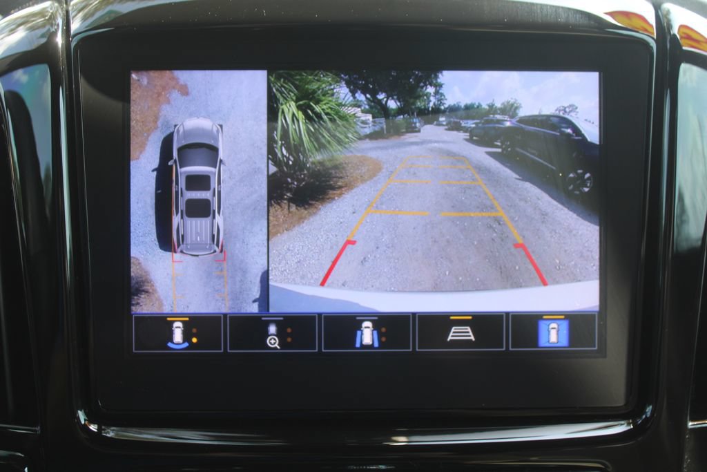 Used 2023 Chevrolet Traverse Premier FWD image 56