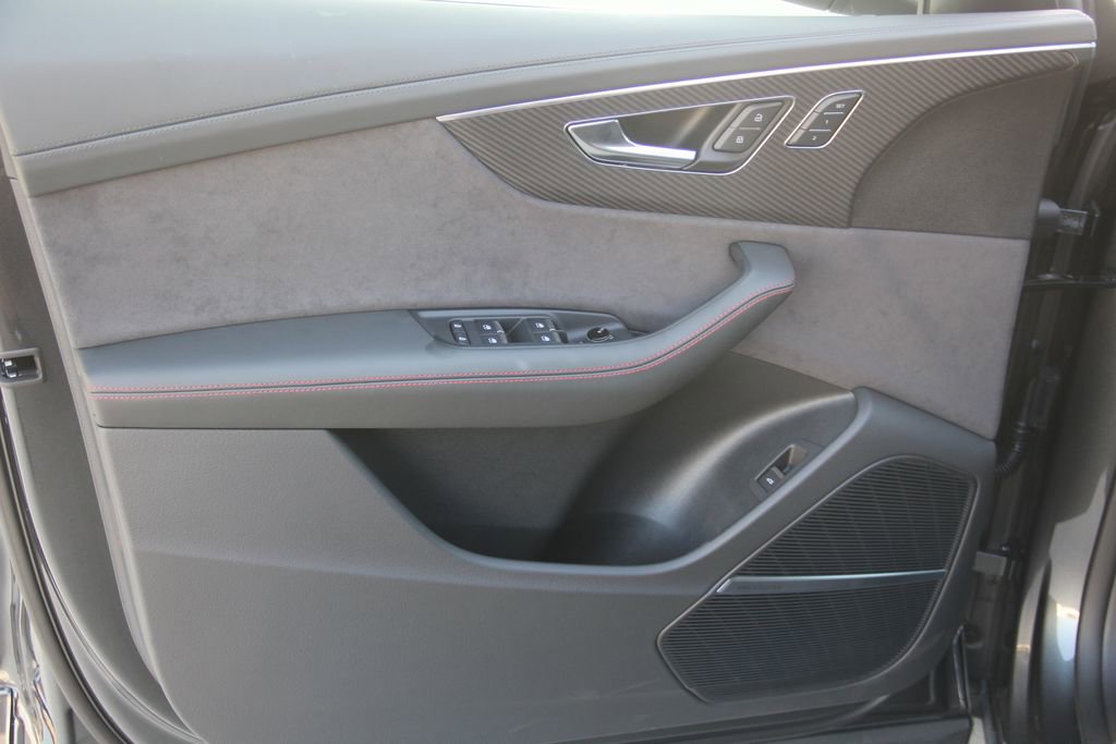 New 2025 Audi RS Q8 performance image 18