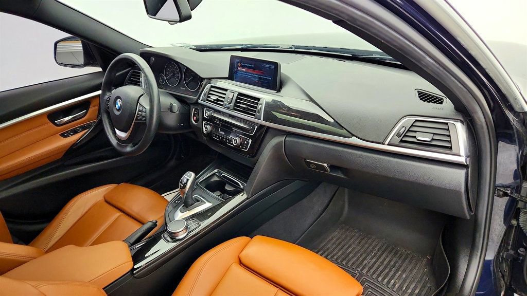 Used 2017 BMW 330i xDrive Sedan w/ Premium Package AWD/4WD image 25