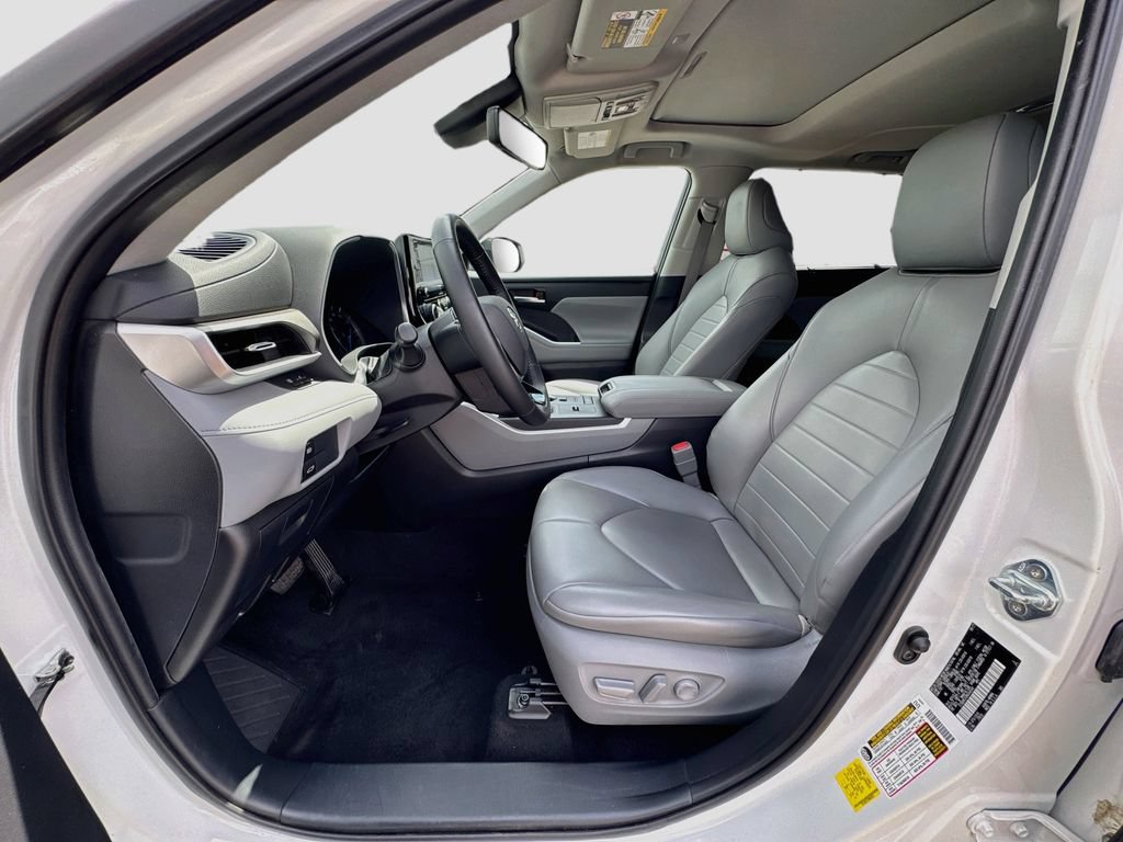 Used 2021 Toyota Highlander XLE AWD/4WD image 20