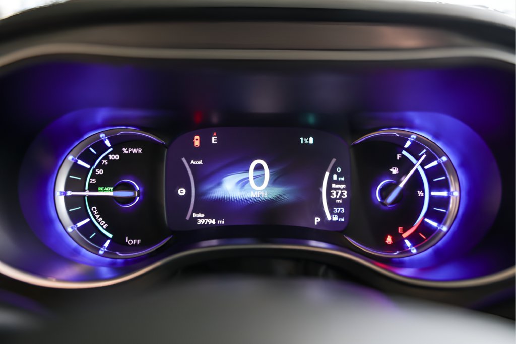 Used 2024 Chrysler Pacifica Limited FWD image 13